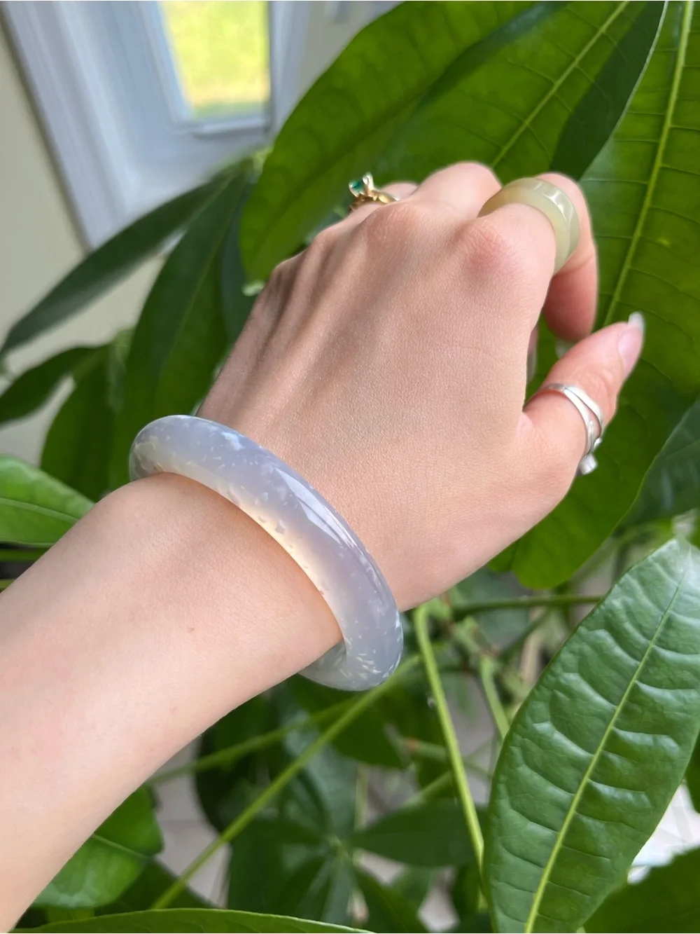 Natural Brazilian Agate Bangle Bracelet Icy Grey Snowstorm - XS D: 49.0-49.1mm